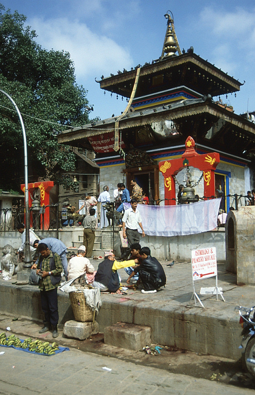 9_Kathmandu, bij een tempeltje.jpg